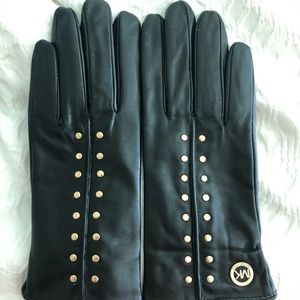 Leather gloves